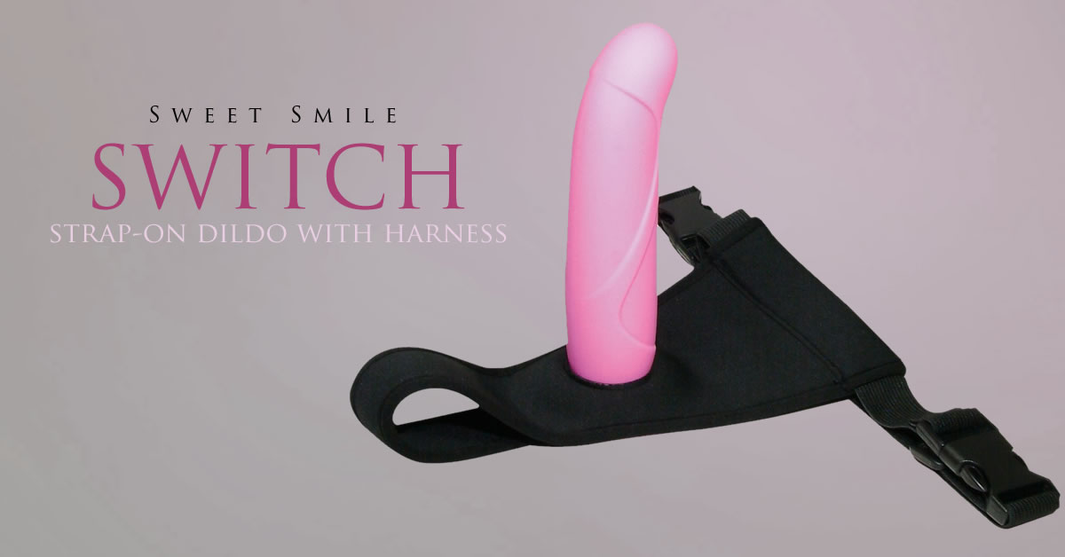 Smile Pink Switch Silikone Strap-On Dildo & Harness